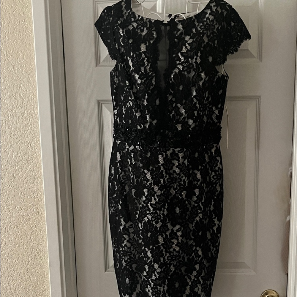 Monique Lhuillier Elegant Black Lace Midi Dress